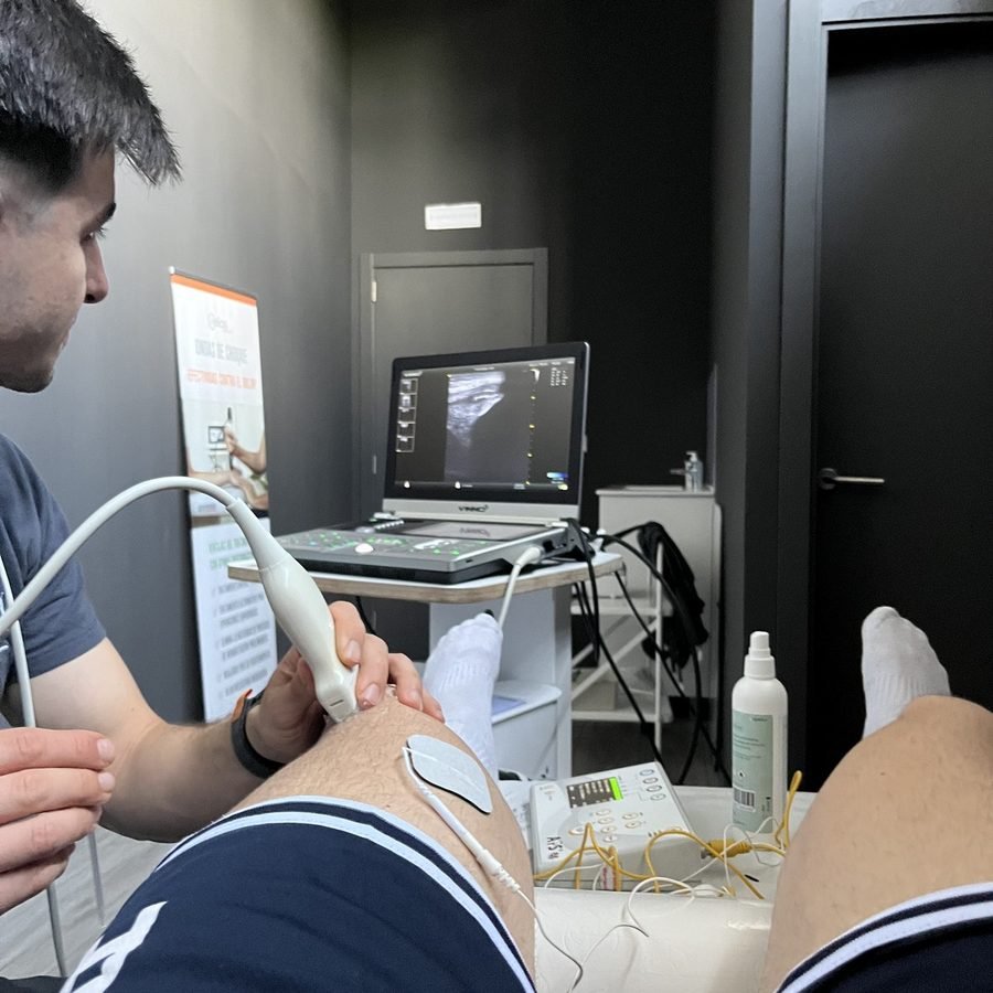 Valoración con ecografía de la rodilla en ADH Clínica