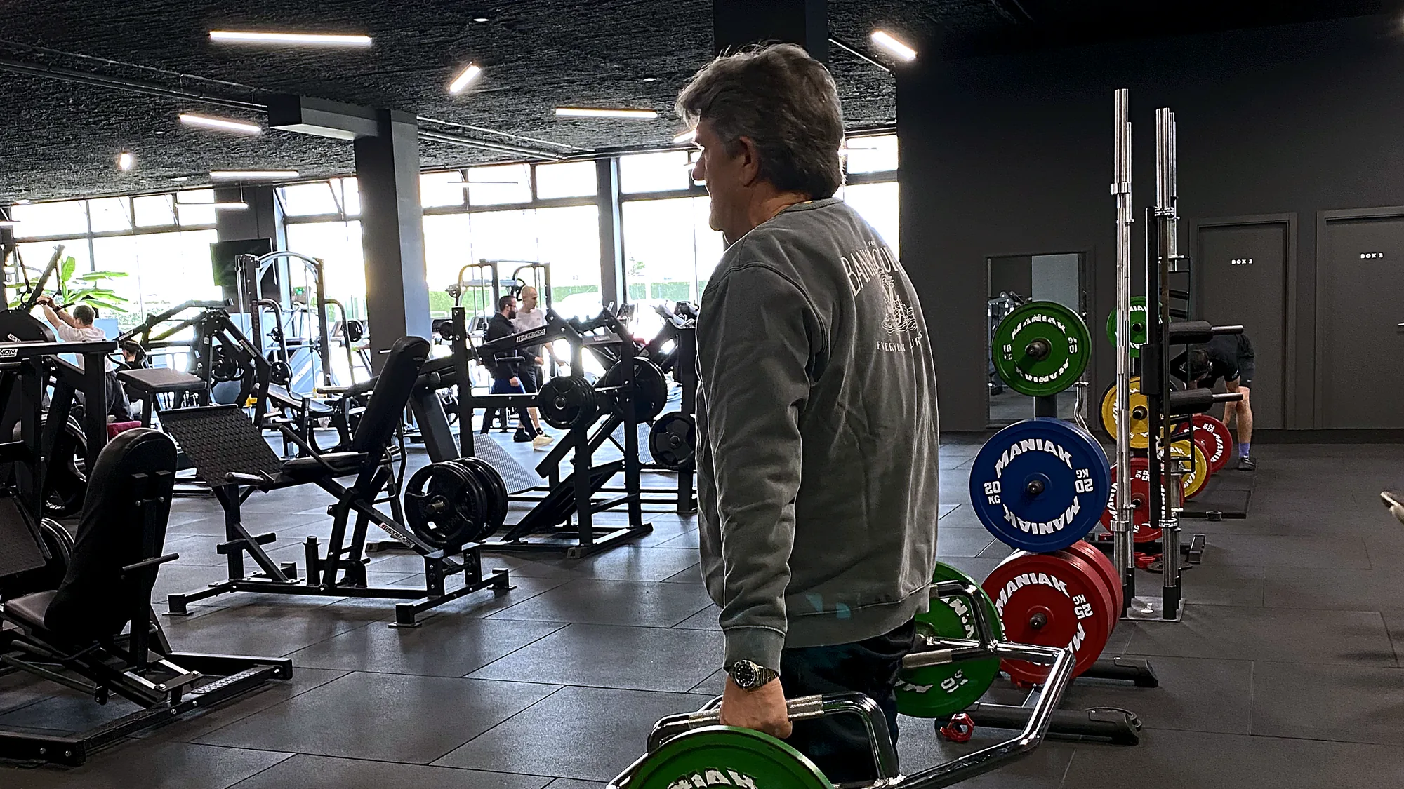 Trabajo de fuerza en el gimnasio clínico de ADH Clinic