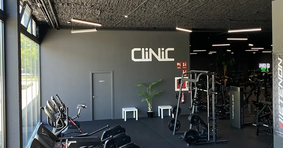 Gimnasio de readaptación de ADH Clinic en Oleiros